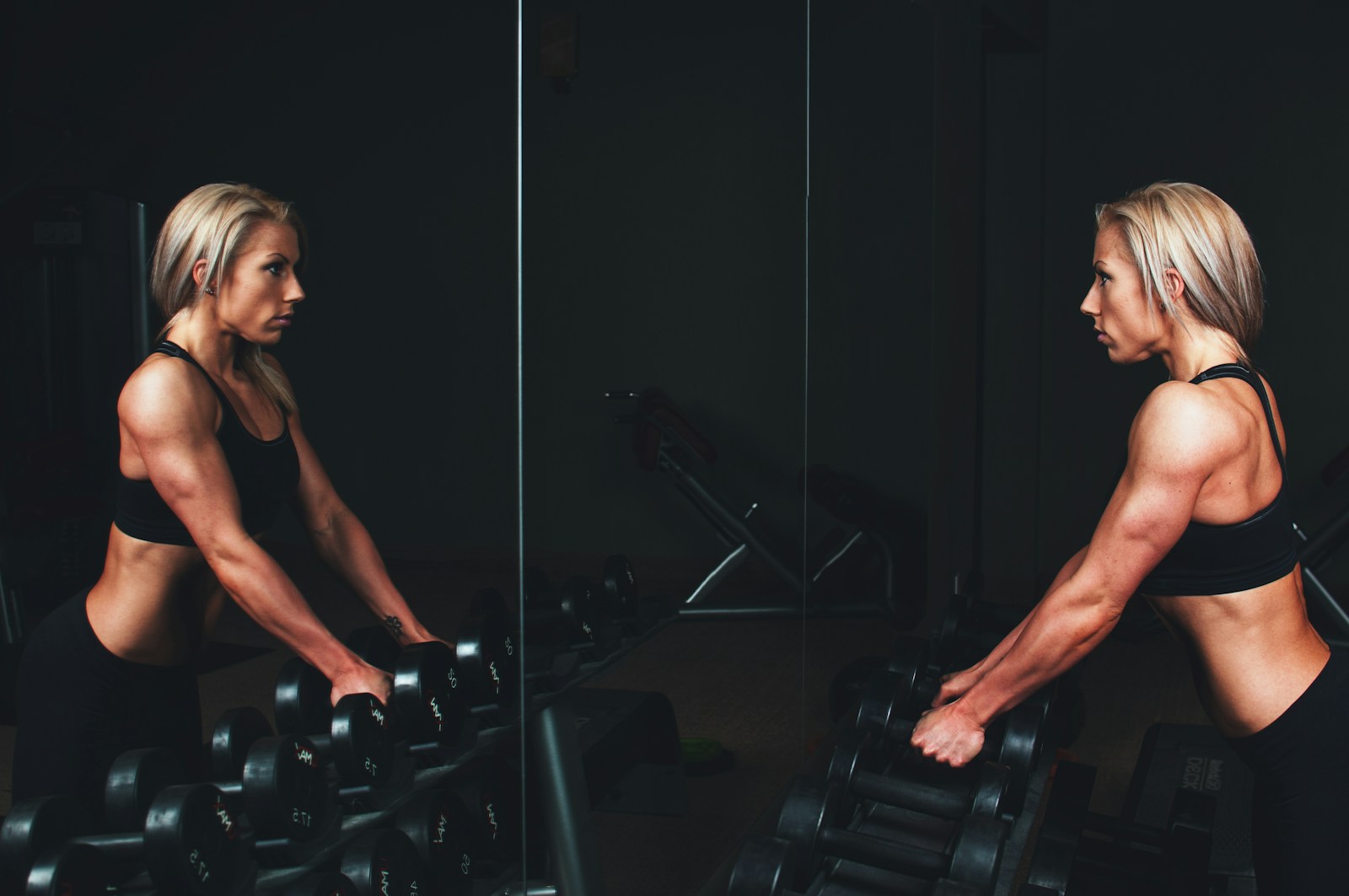PGM Femme poids salle de muscu reflet gym PGM Femme poids salle de muscu reflet gym