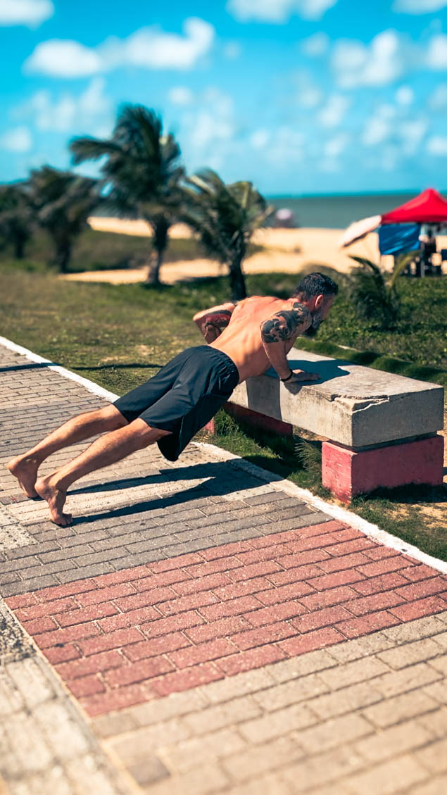 Dim Kortal Performance - pompes inclinées street workout outdoor beach Dim Kortal Performance - pompes inclinées street workout outdoor beach