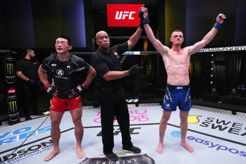 Les Premiers Français à l'UFC - Kevin Jousset Pose Win