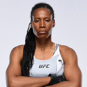 Les Premiers Français à l'UFC - Zarah Fairn Face 2