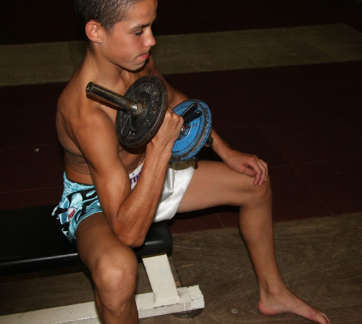 Eddy Naït Slimani KickBoxing Jeune Muscu 2