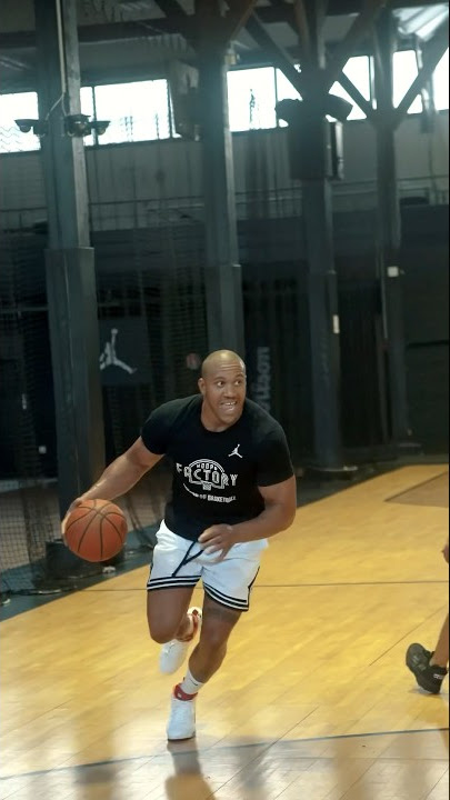 Ciryl Gane Basketball