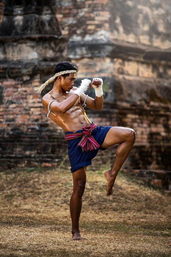 démo muay thai combattant coup de genoux